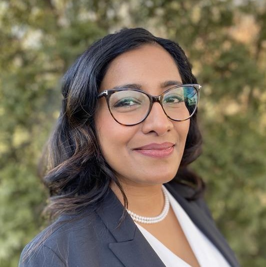 Roli Headshot - her preferred version